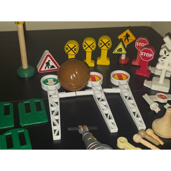 Thomas‎ & Friends / Brio 26 Piece Random Assortment Lot Bundle - Picture 5 of 7